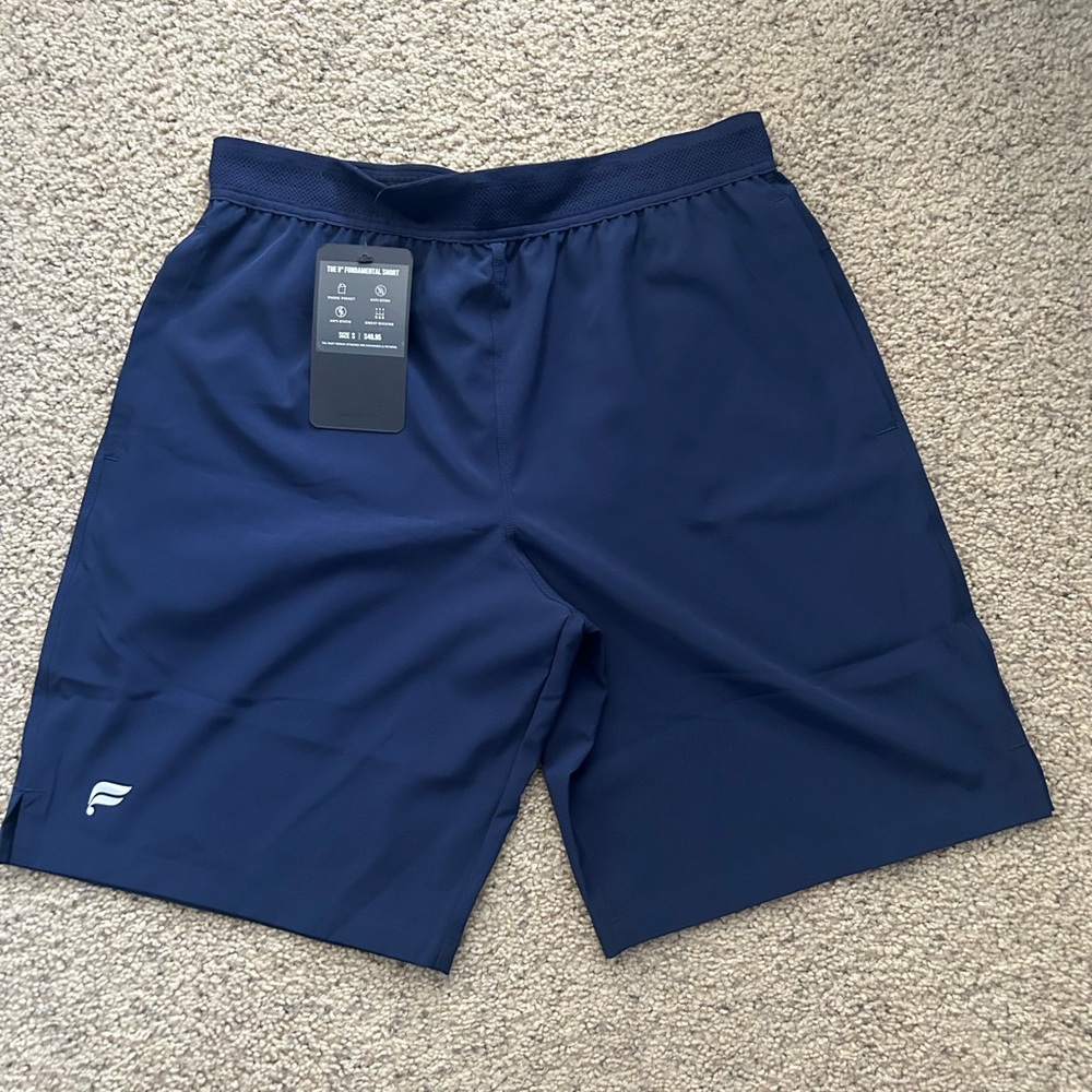 Brand new fabletics 9” fundamental shirt like lululemon size S